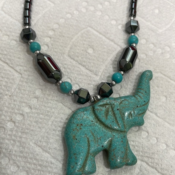 Vintage Women’s Blue Turquoise Stone Elephant Beaded Pendant Necklace 18 inches - Picture 5 of 6